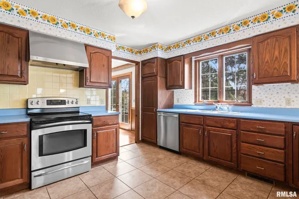 $265,000 | 3424 Bluff Road, Springfield, IL 62711