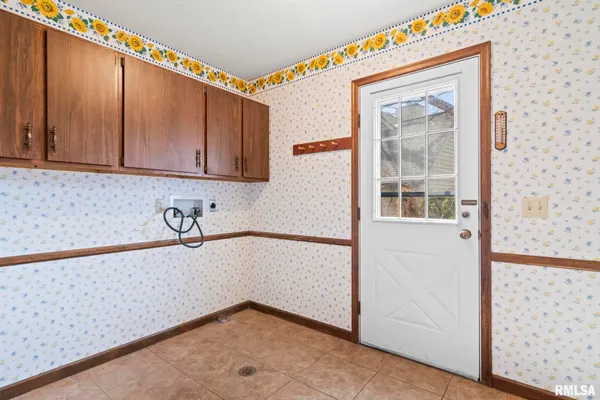 $265,000 | 3424 Bluff Road, Springfield, IL 62711