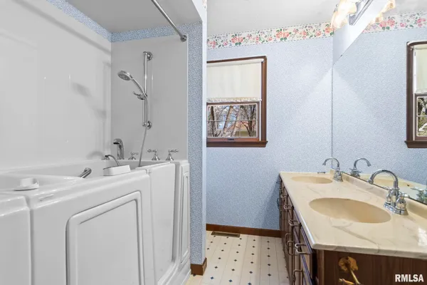 $265,000 | 3424 Bluff Road, Springfield, IL 62711