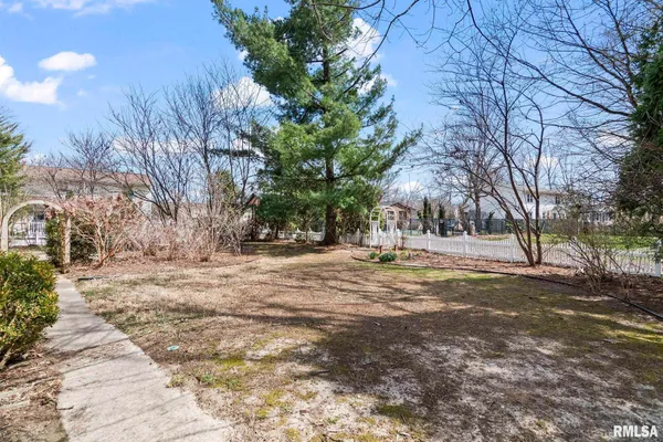 $265,000 | 3424 Bluff Road, Springfield, IL 62711