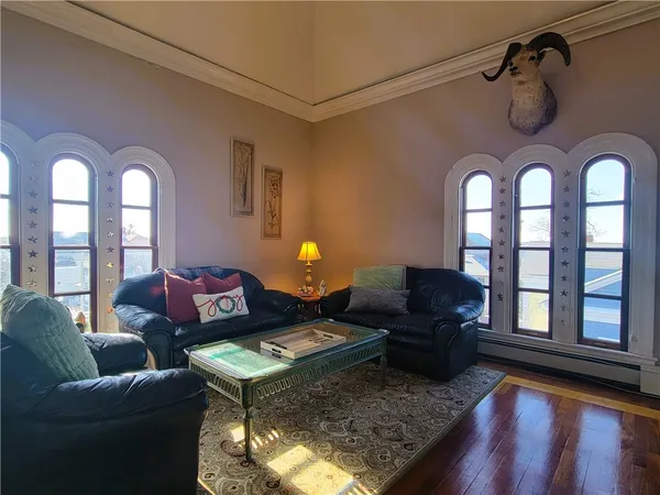 $3,900 | 92 Pelham Street, Unit 3, Newport, RI 02840