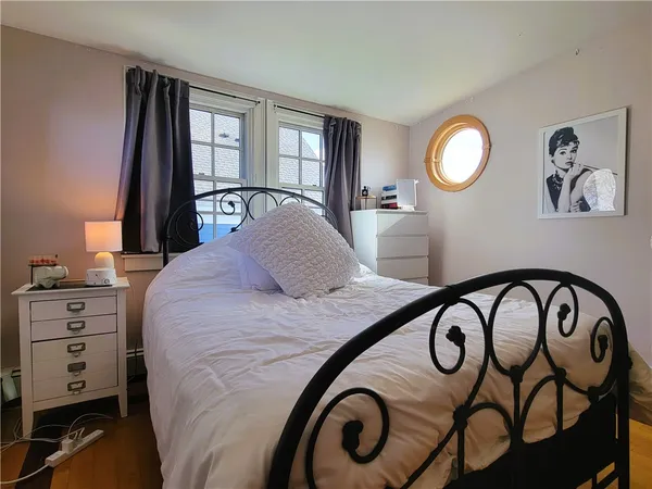 $3,900 | 92 Pelham Street, Unit 3, Newport, RI 02840