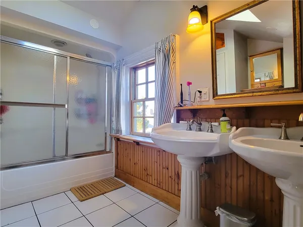 $3,900 | 92 Pelham Street, Unit 3, Newport, RI 02840
