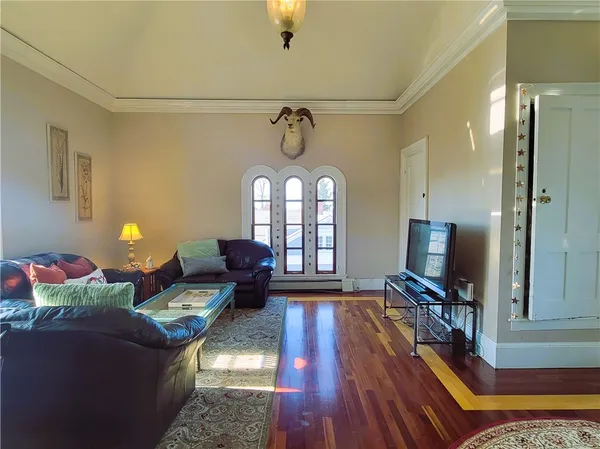 $3,900 | 92 Pelham Street, Unit 3, Newport, RI 02840