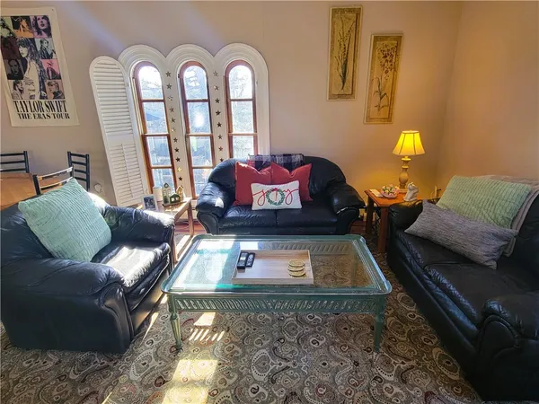 $3,900 | 92 Pelham Street, Unit 3, Newport, RI 02840