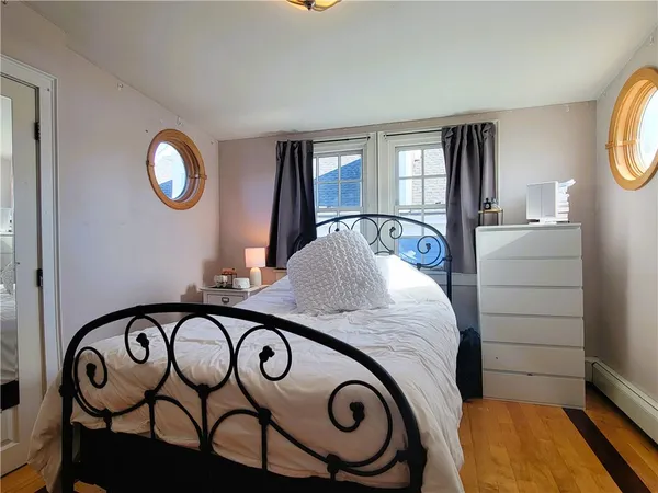 $3,900 | 92 Pelham Street, Unit 3, Newport, RI 02840
