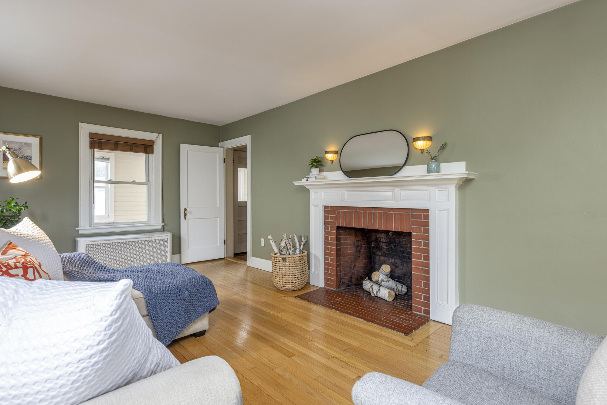 27 Caleb Street Portland, ME 04102 - Photo 5 of 38 Living Room