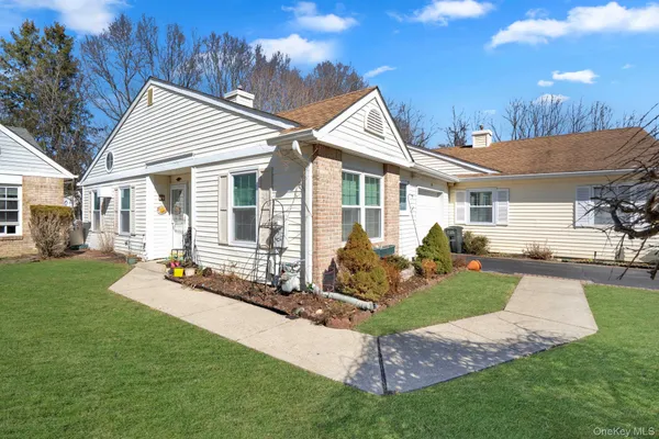 $459,000 | 11 Chipmunk Trail, Coram, NY 11727