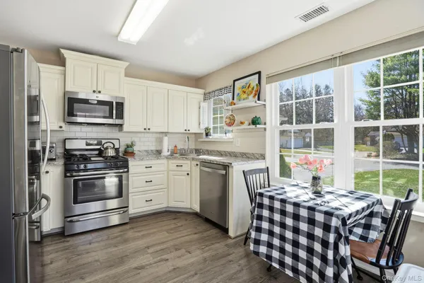 $459,000 | 11 Chipmunk Trail, Coram, NY 11727