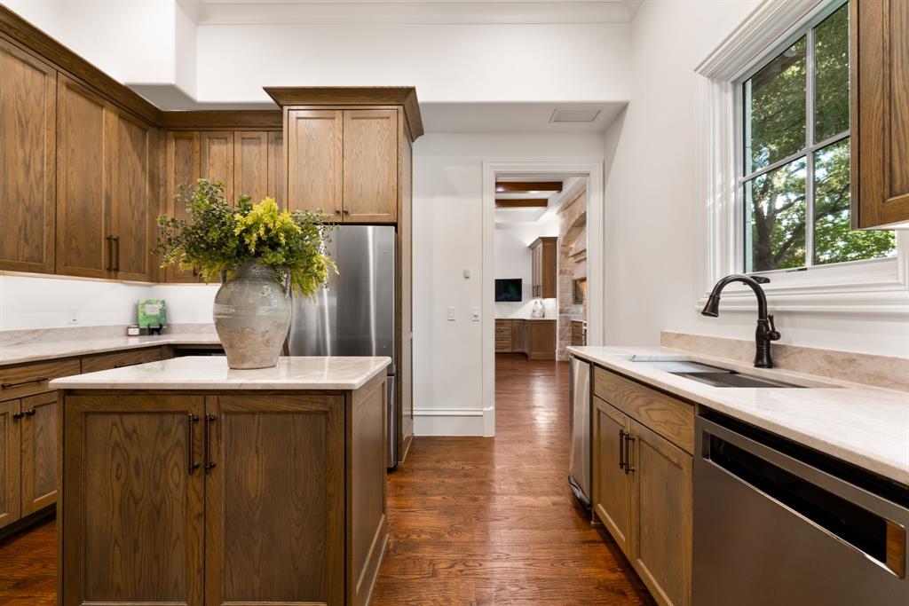 6413 Old Gate Road Plano, TX 75024 - Photo 15 of 39 Secondary catering kitchen.