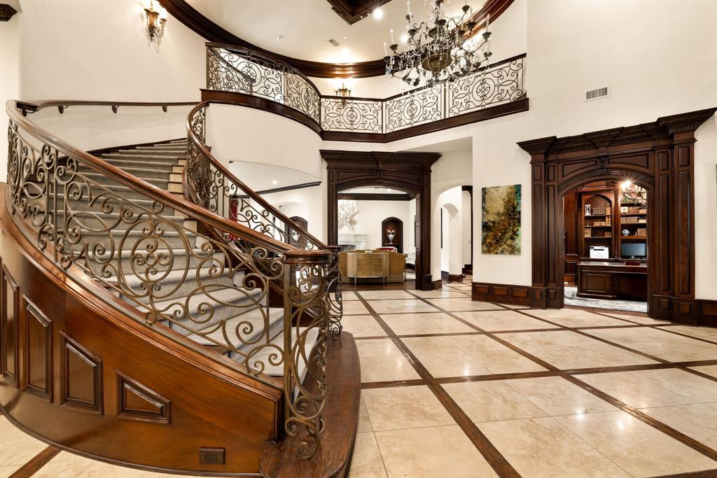 6413 Old Gate Road Plano, TX 75024 - Photo 5 of 38 a view of an entryway