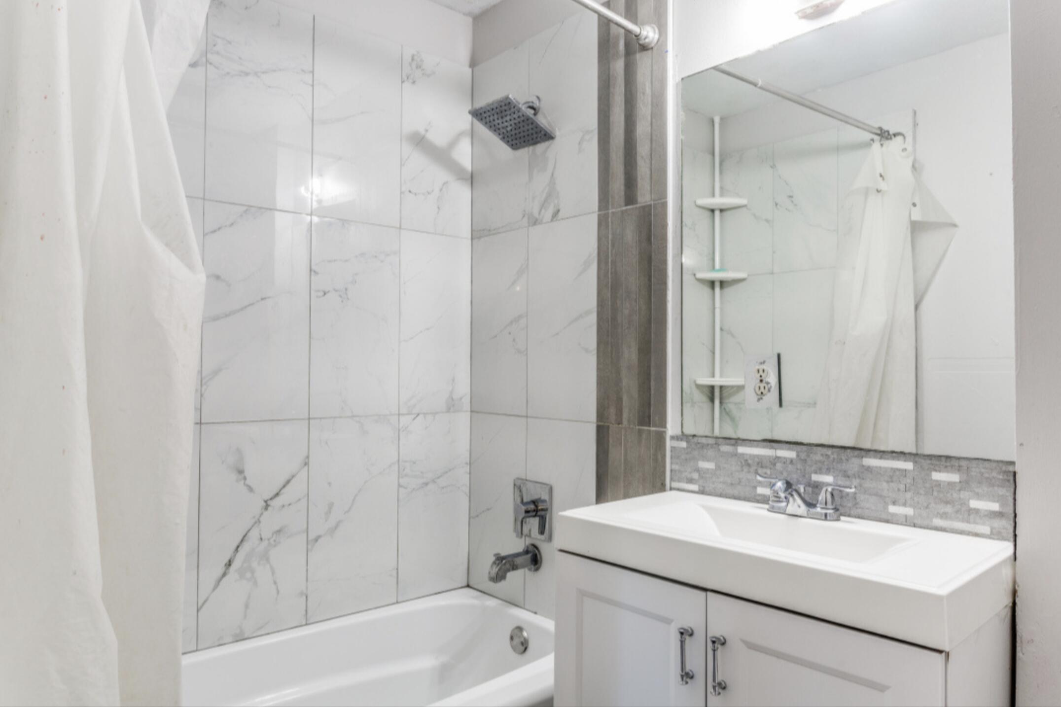 610 Pleasant Grove Road Elgin, TX 78621 - Photo 20 of 25 Full bath featuring vanity, shower / bath combo with shower curtain, and backsplash