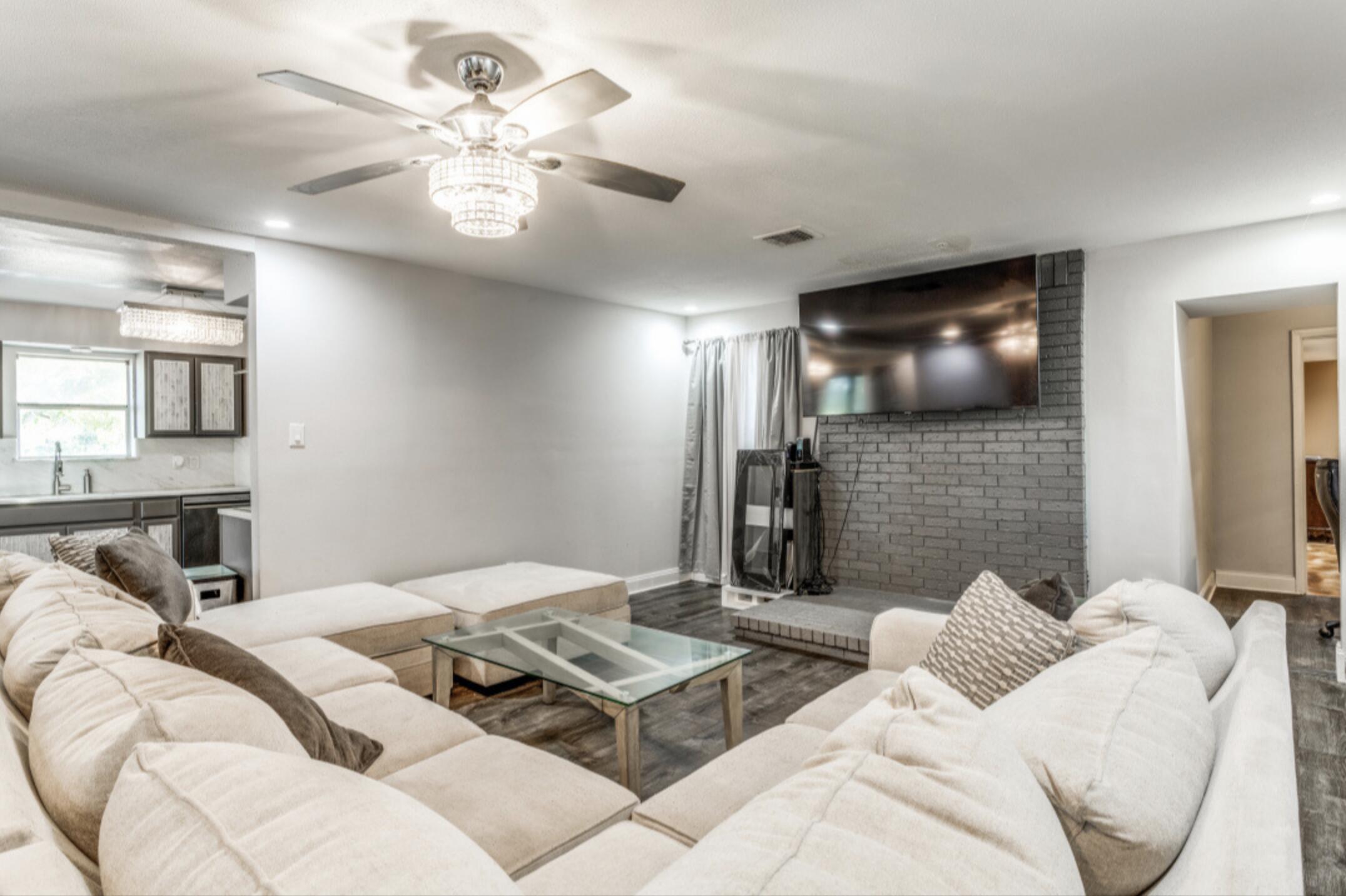 610 Pleasant Grove Road Elgin, TX 78621 - Photo 7 of 25 Living room featuring a ceiling fan, recessed lighting, and wood finished floors