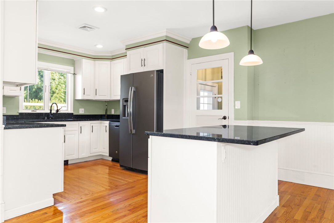 67 Linden Street Middletown, RI 02842 - Photo 13 of 49