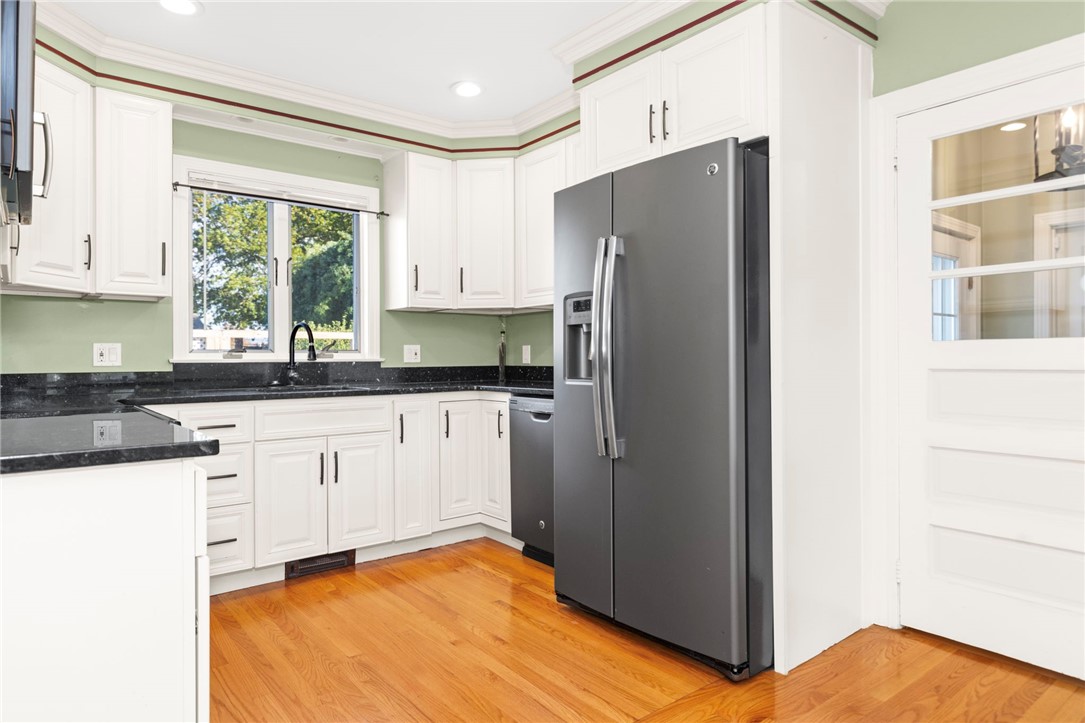 67 Linden Street Middletown, RI 02842 - Photo 14 of 49