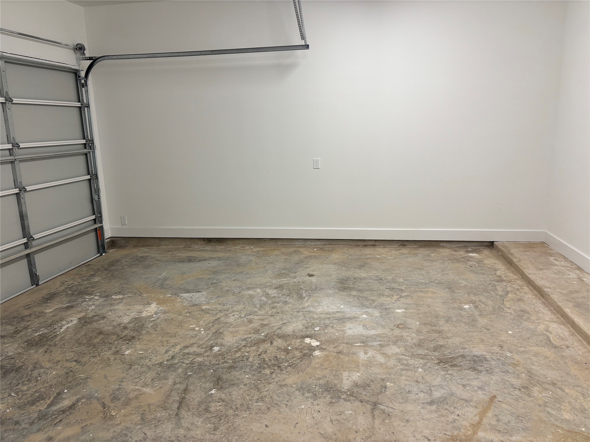 1034 Marcolin Street Houston, TX 77088 - Photo 20 of 25 Double Car Garage