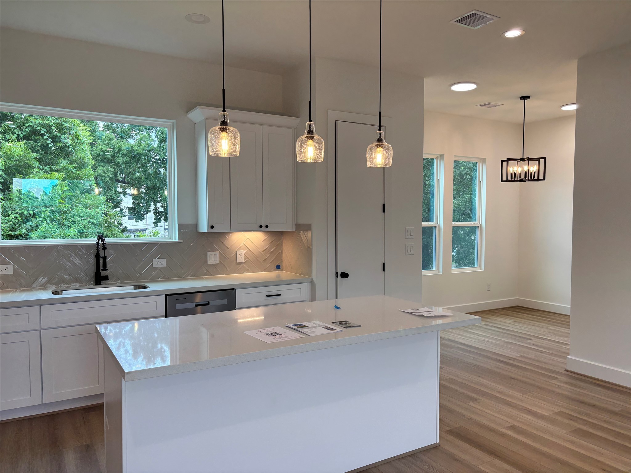 1034 Marcolin Street Houston, TX 77088 - Photo 25 of 25 Kitchen & dining view