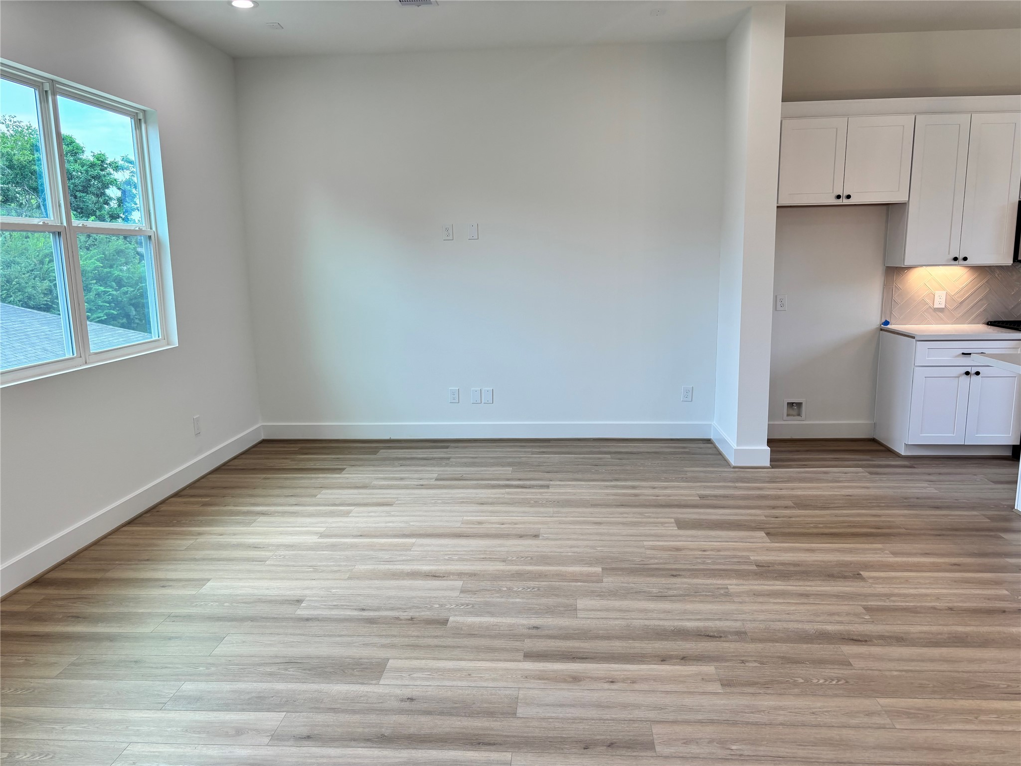 1034 Marcolin Street Houston, TX 77088 - Photo 7 of 25 Spacious living area