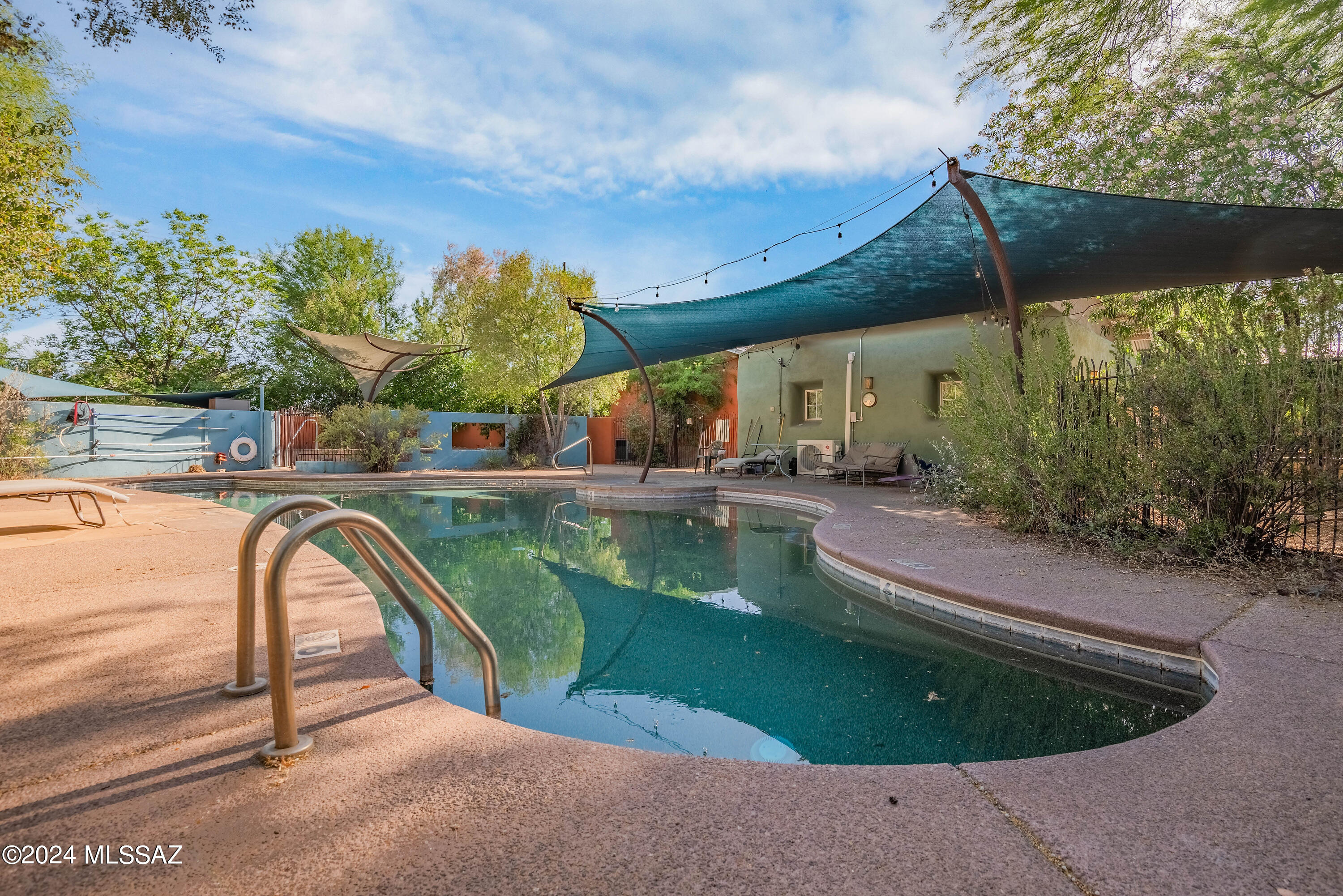 523 East Roger Road Tucson, AZ 85705 - Photo 33 of 40 a view of a backyard with swimming pool