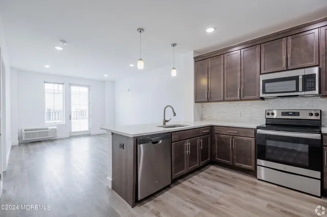 $2,975 | 126 Main Street, Unit 204, Matawan, NJ 07747