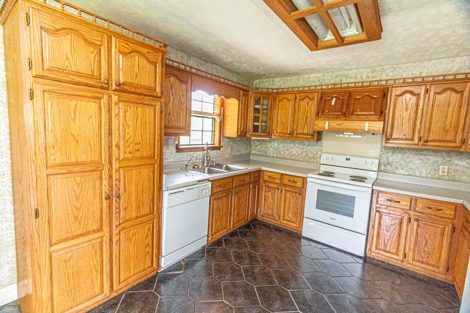 403 Gann Road Selmer, TN 38375 - Photo 8 of 16 Gallery Image 8