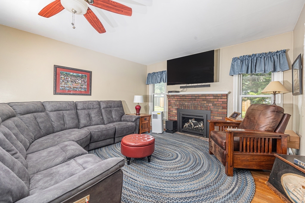 29 Bayberry Road Hanson, MA 02341 - Photo 2 of 16