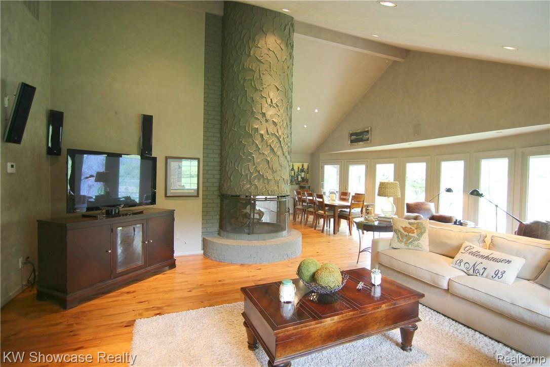1420 North Livernois Road Rochester, MI 48306 - Photo 16 of 39 Great Room 2.jpg