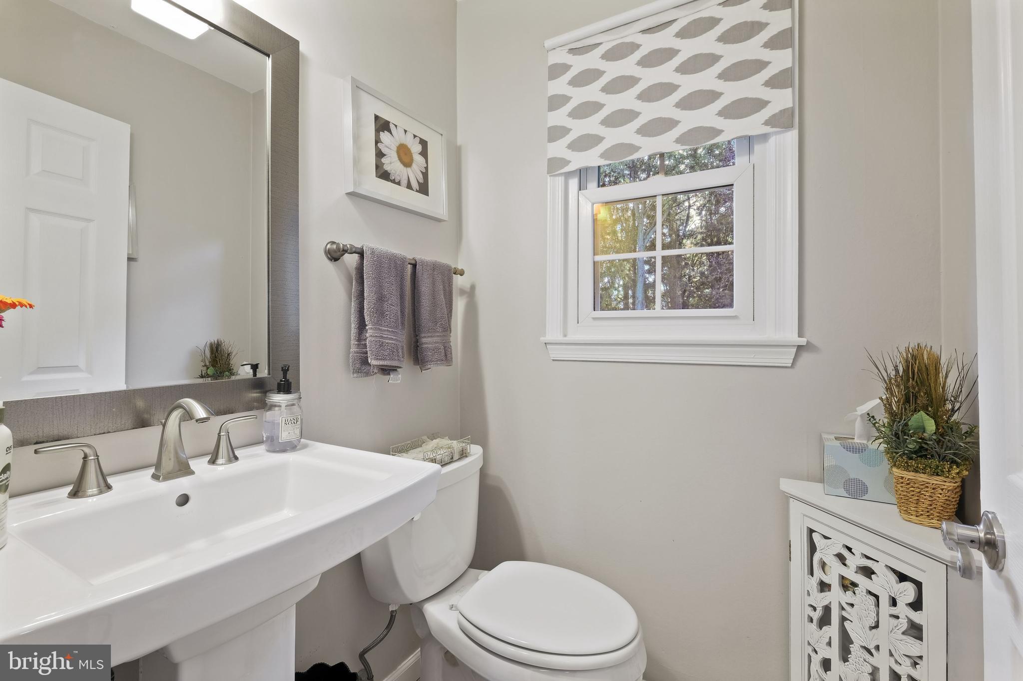 19209 Olney Mill Road Olney, MD 20832 - Photo 16 of 32 Powder Room