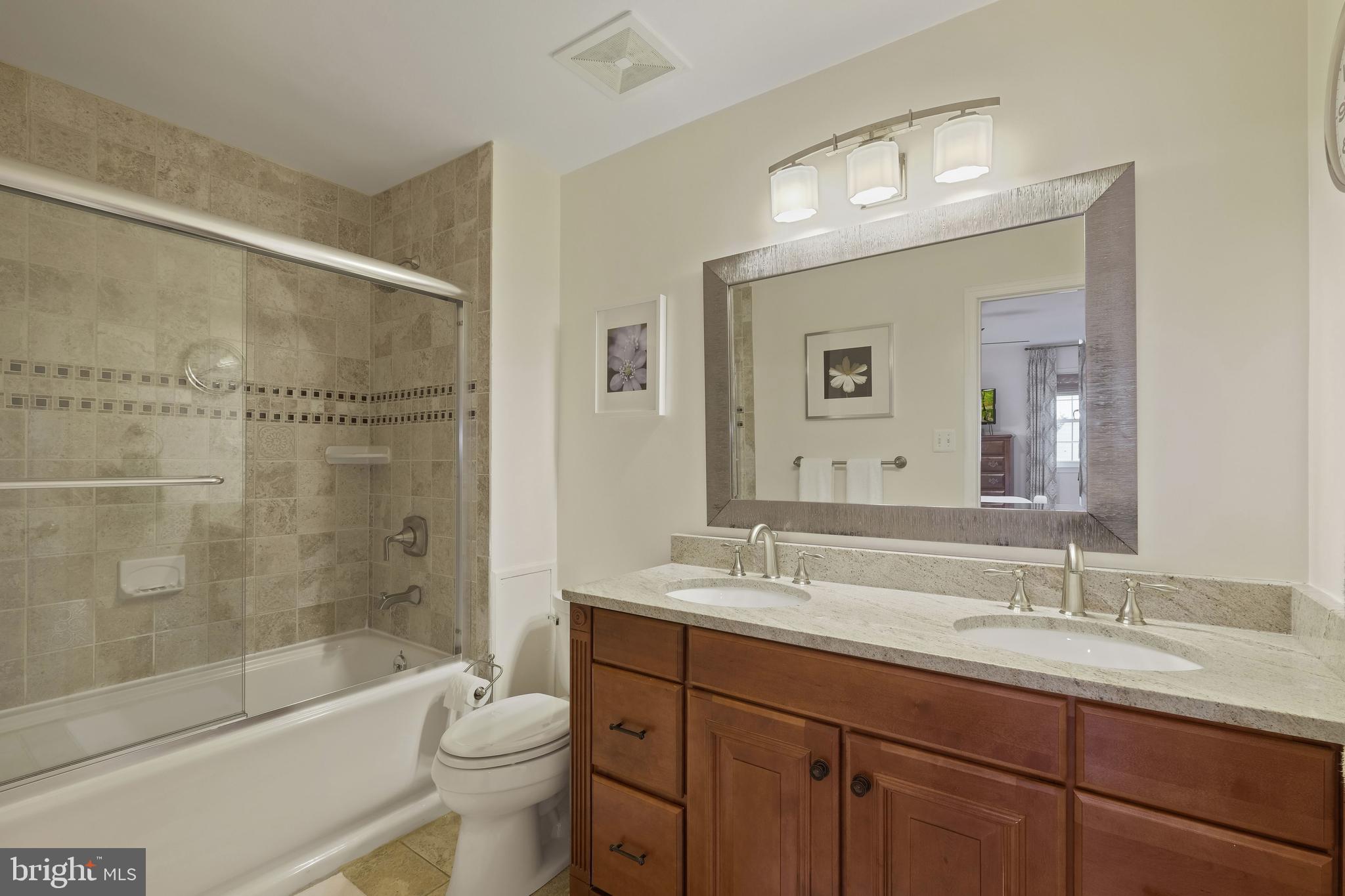 19209 Olney Mill Road Olney, MD 20832 - Photo 19 of 32 Owner's Bath