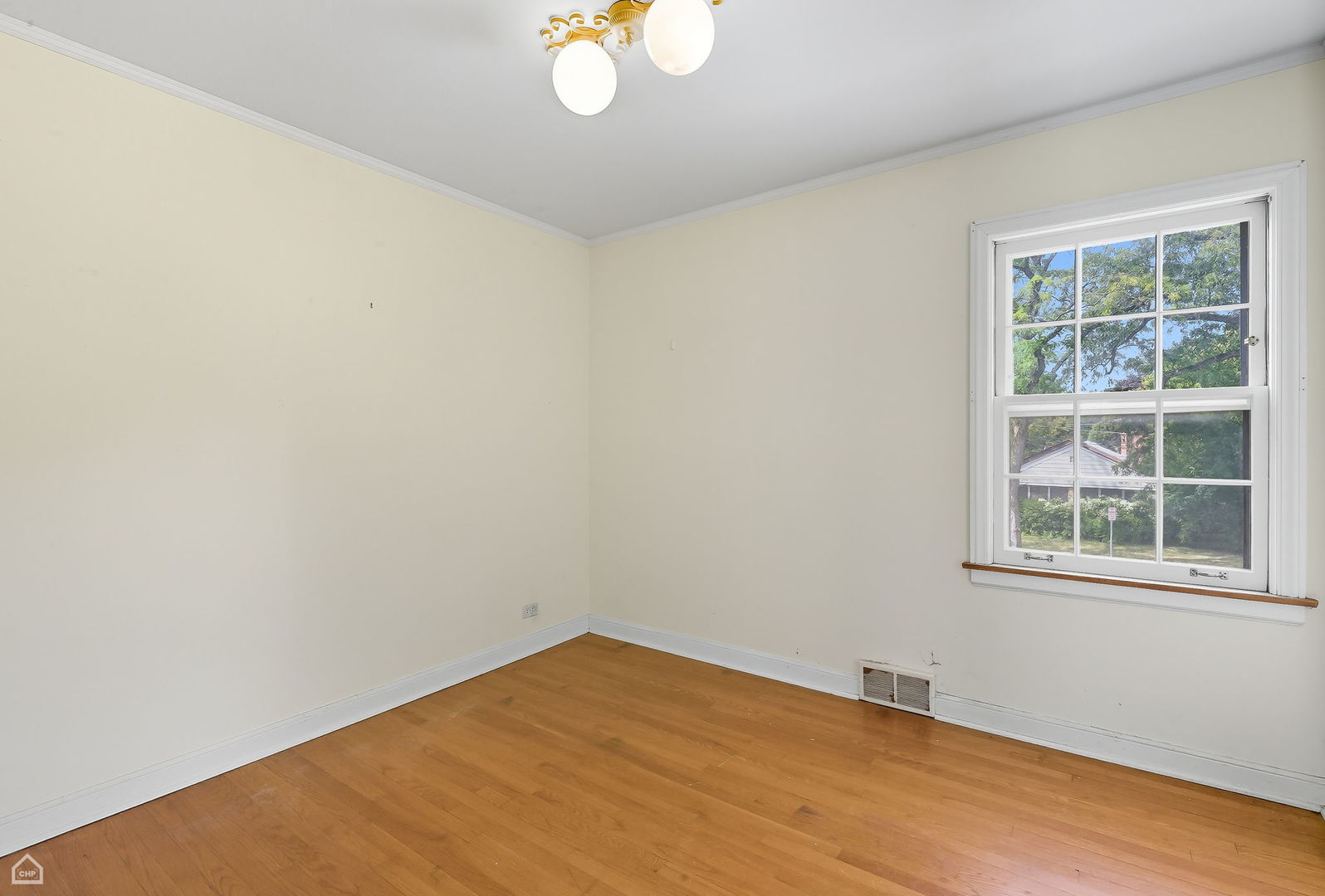 8301 Karlov Avenue Skokie, IL 60076 - Photo 11 of 21 an empty room with a window