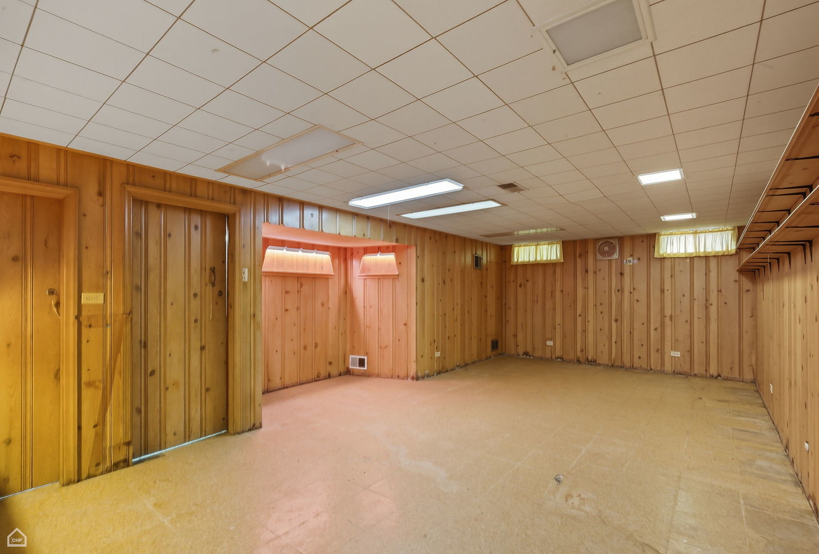 8301 Karlov Avenue Skokie, IL 60076 - Photo 13 of 21 a view of an empty room