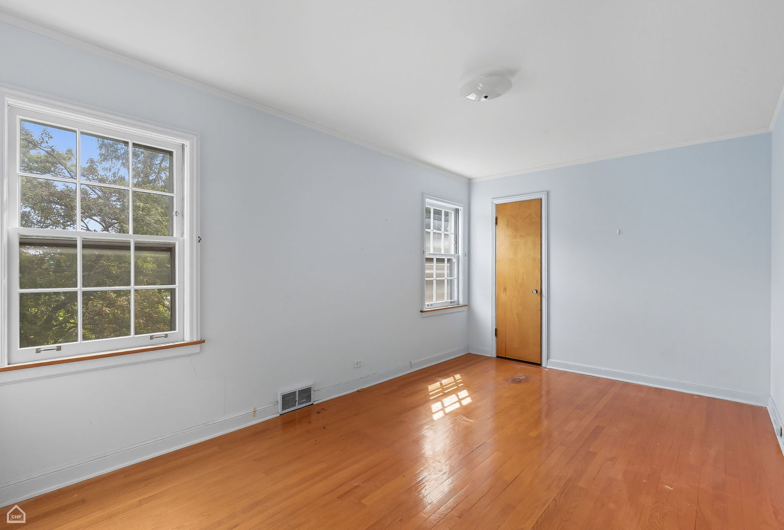 8301 Karlov Avenue Skokie, IL 60076 - Photo 10 of 21 a view of empty room with windows