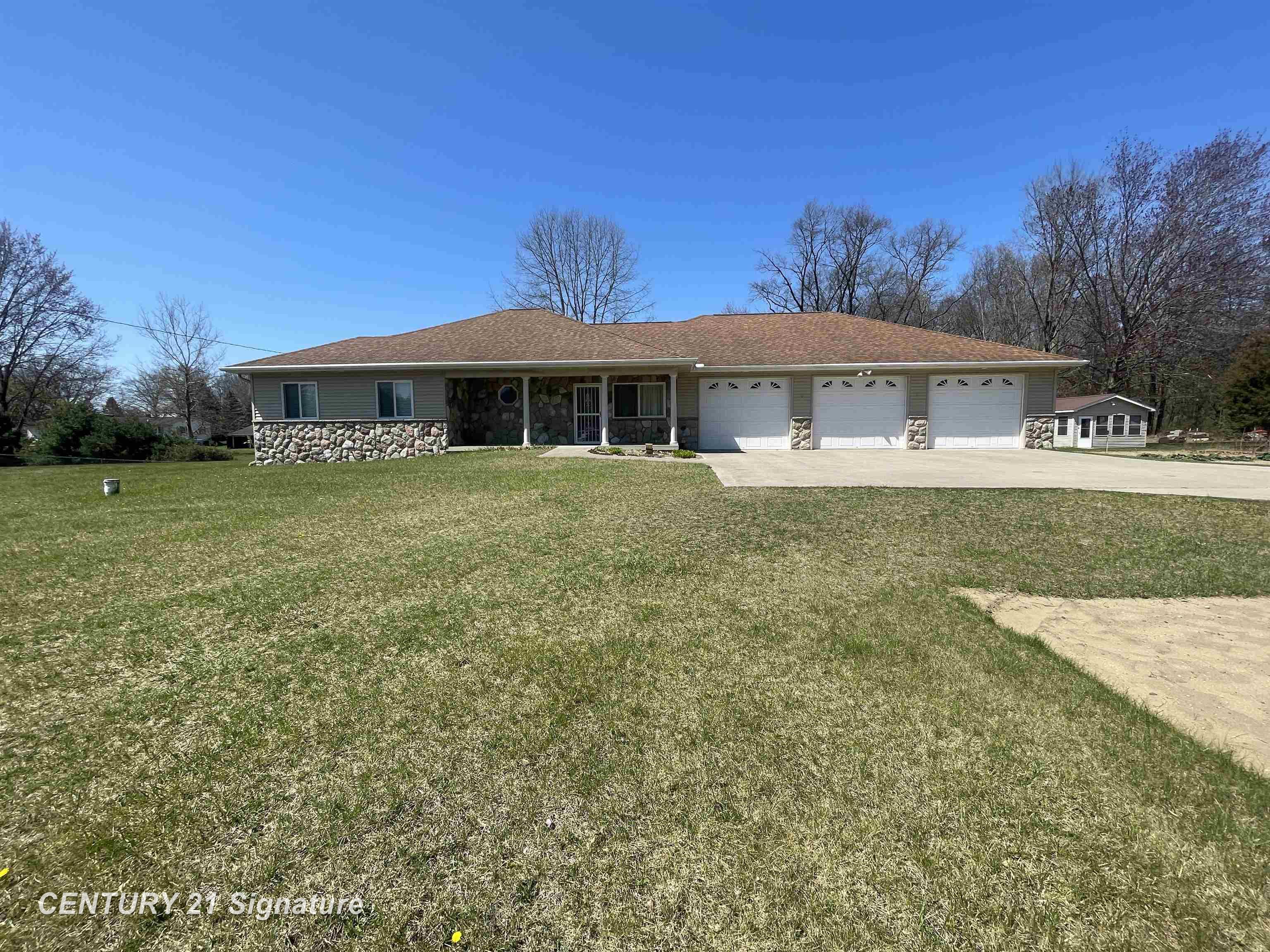 8585 North McKinley Road Flushing, MI 48433 - Photo 1 of 30 50167619-ec809793-bf33-4125-944a-28b74f19d1c2.JPG