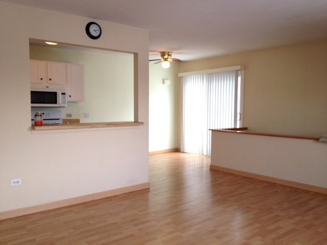709 Sunfish, Unit 709 Schaumburg, IL 60194 - Photo 2 of 9