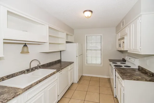 $1,605 | 6063 Colonyhill Drive, Bartlett, TN 38135