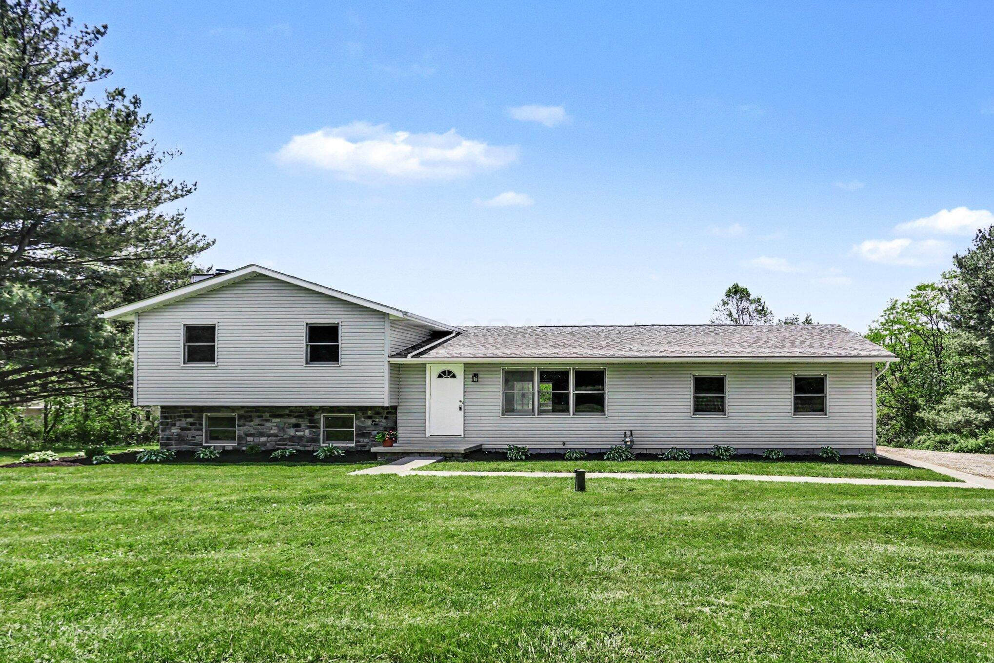 4315 Corner Road Alexandria, OH 43001 - Photo 2 of 39 Front