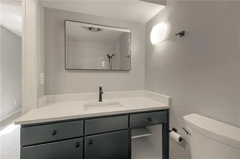 $304,950 | 4550 Warwick Boulevard, Unit 210211, Kansas City, MO 64111