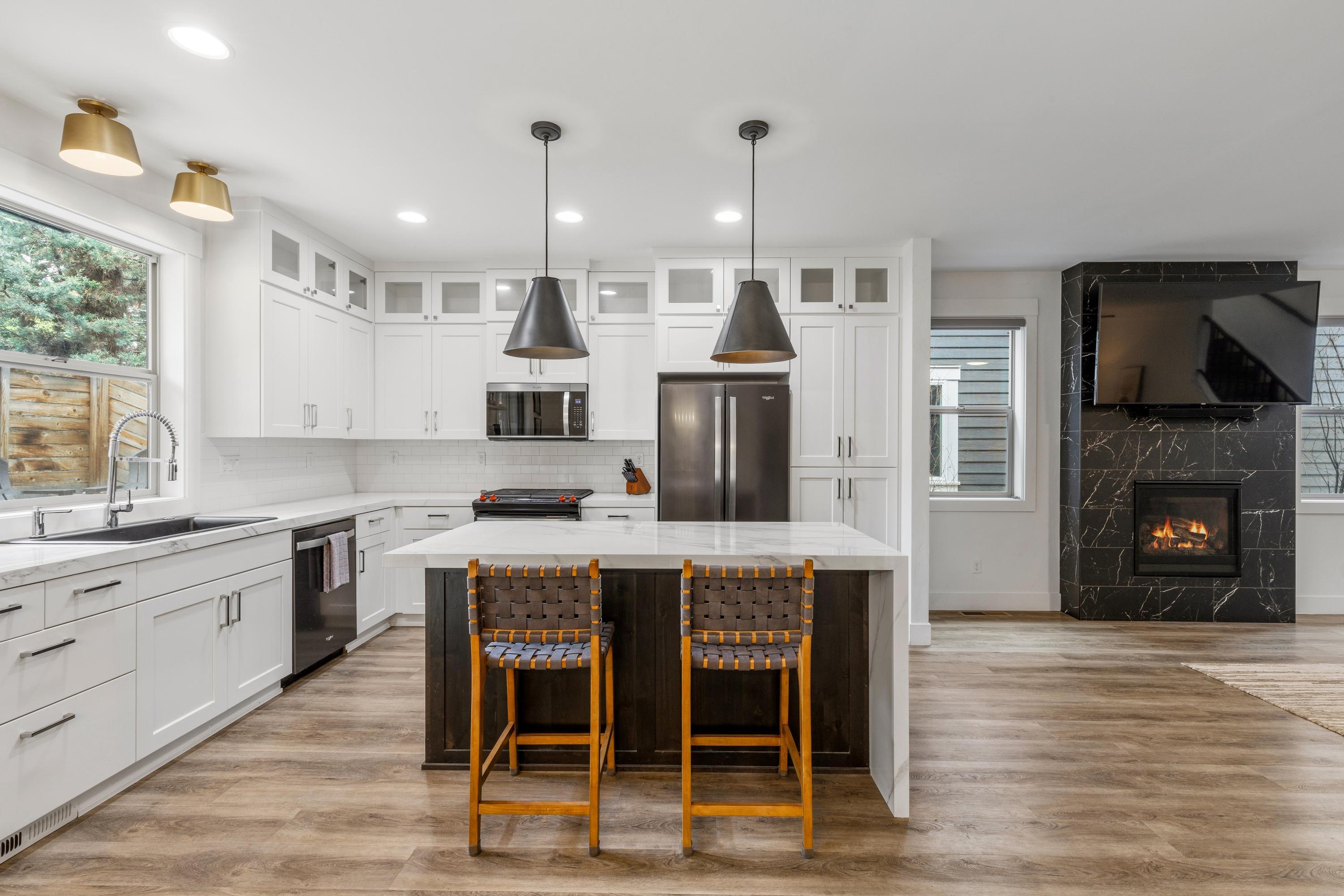 1333 Southwest Boardwalk Lane Bend, OR 97702 - Photo 11 of 46 Kitchen