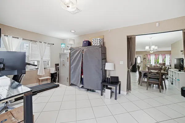 $3,200 | 564 Northwest 55th Street, Boca Raton, FL 33487