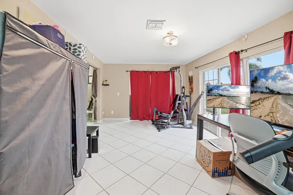 $3,200 | 564 Northwest 55th Street, Boca Raton, FL 33487