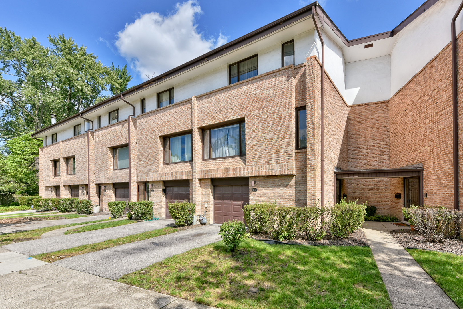 3717 Haas Avenue, Unit 3717 Riverside, IL 60546 - Photo 2 of 28