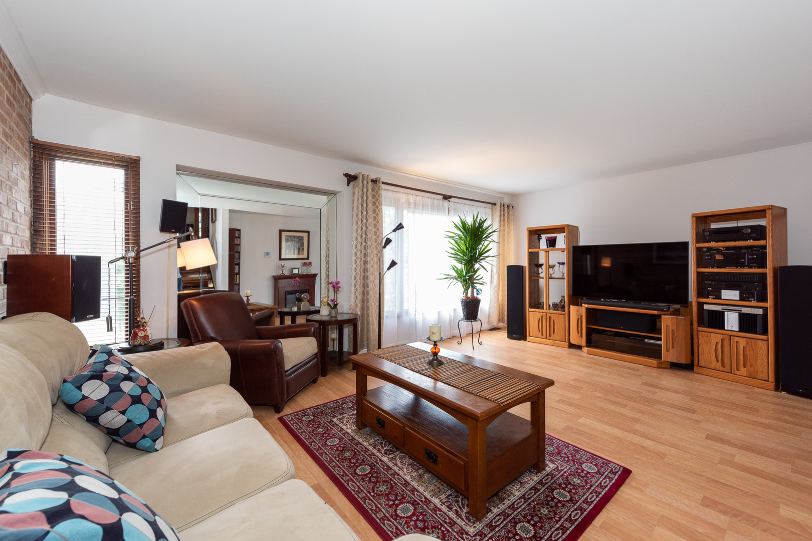 3717 Haas Avenue, Unit 3717 Riverside, IL 60546 - Photo 4 of 28