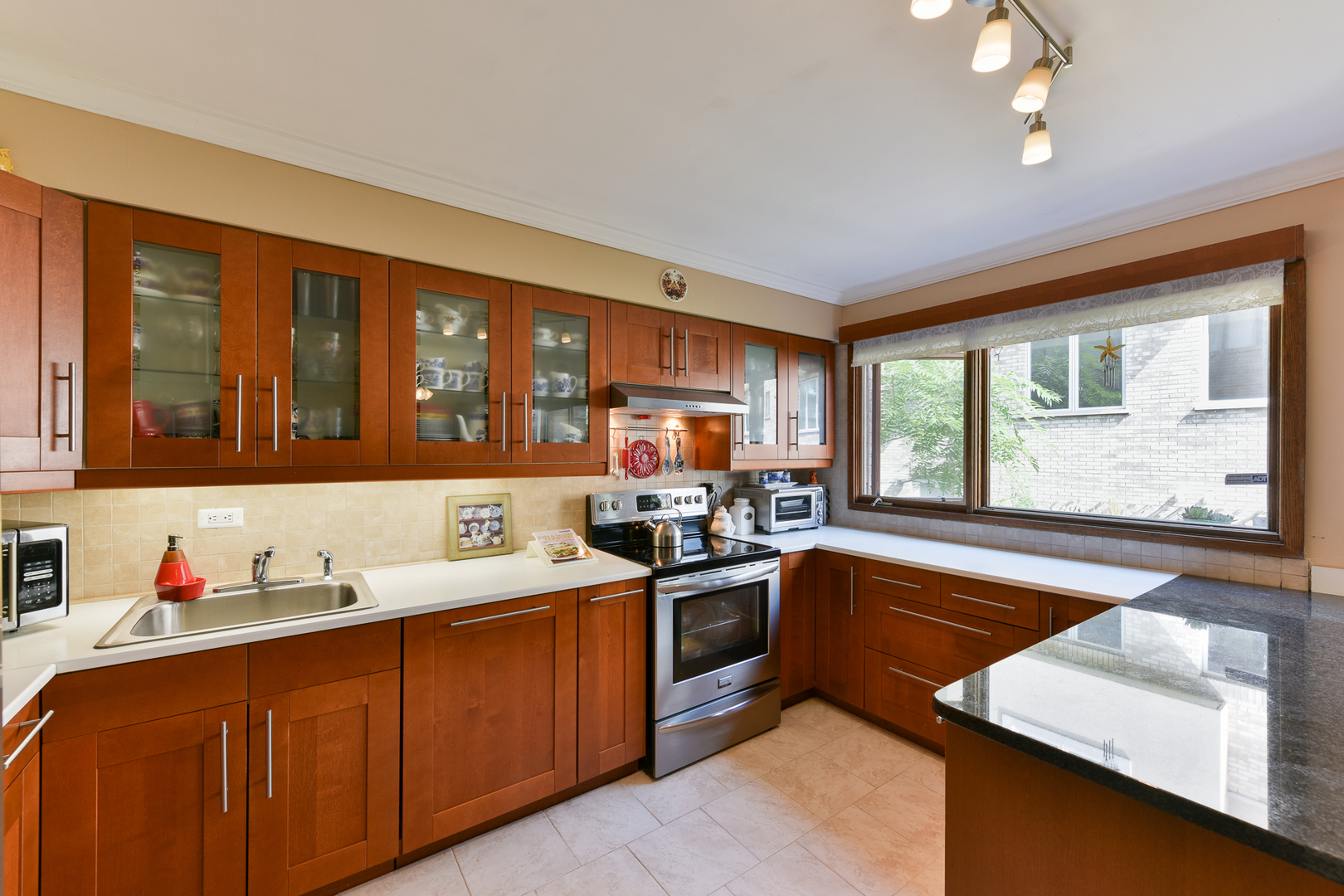 3717 Haas Avenue, Unit 3717 Riverside, IL 60546 - Photo 7 of 28