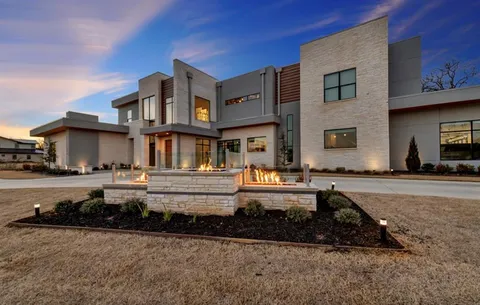 a house view with a outdoor space