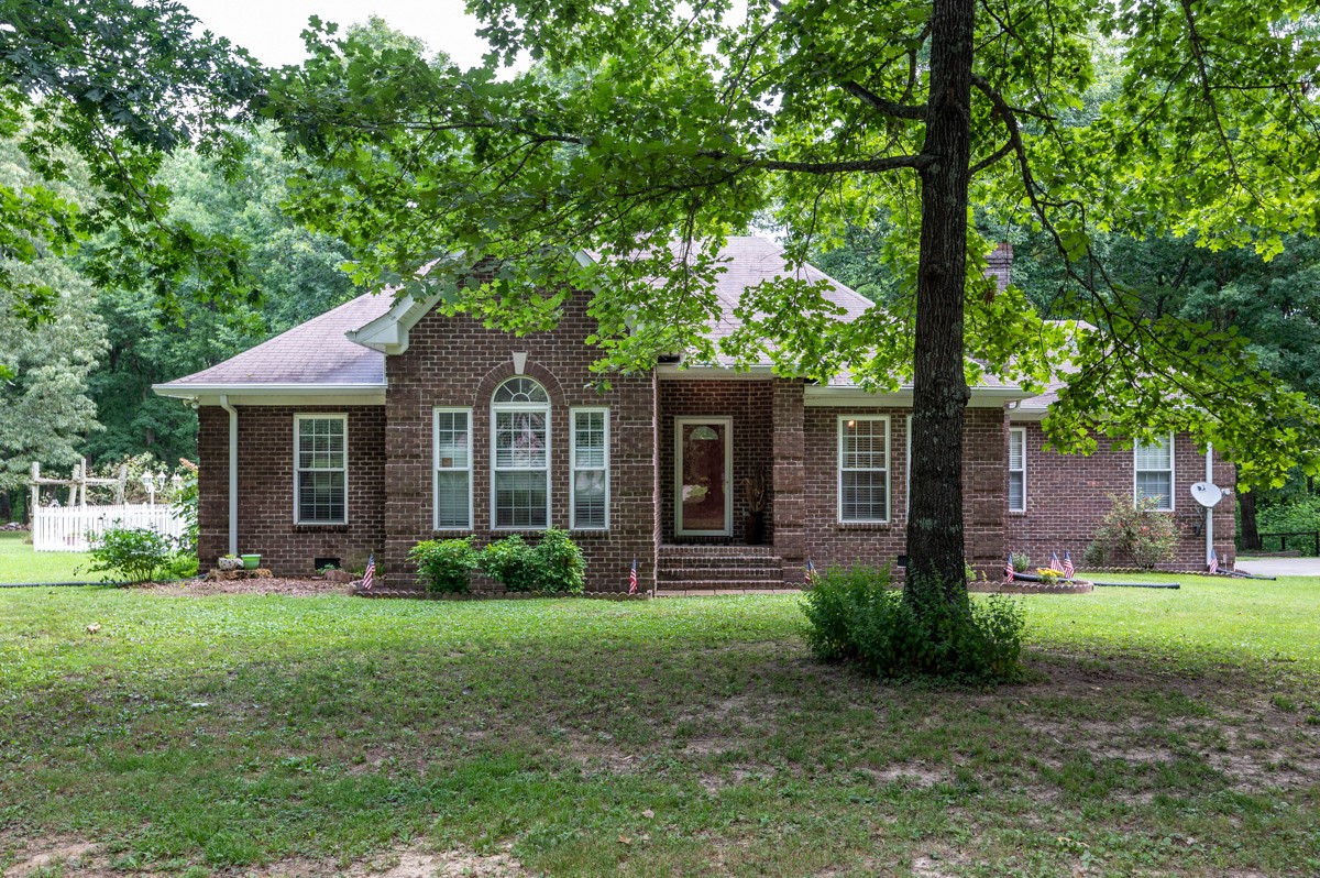 734 Keytown Road Portland, TN 37148 - Photo 1 of 49 a front view of house with yard and green space