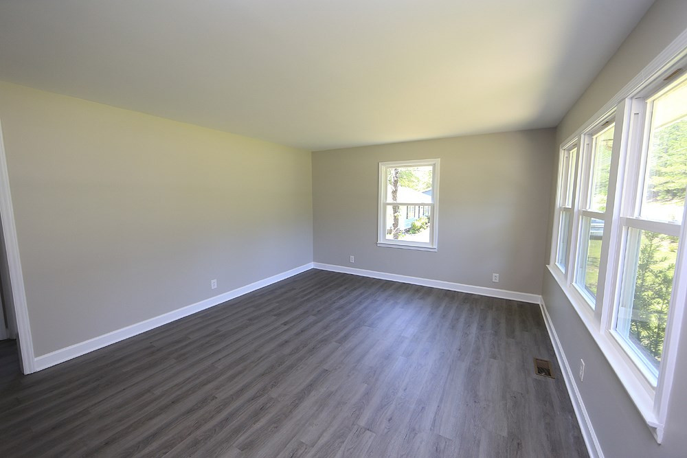 Great light - new windows flooring - new sheetrock!!