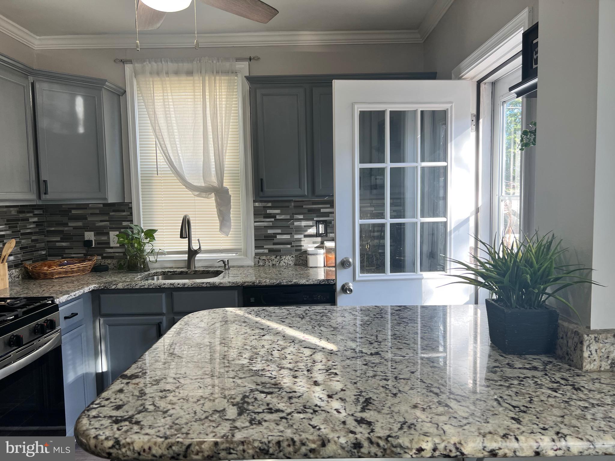 4050 Ellendale Road Drexel Hill, PA 19026 - Photo 21 of 53 Beautiful Kitchen Bar
