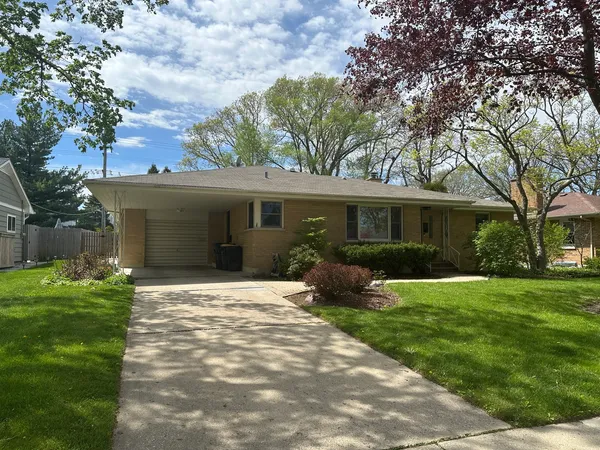 $3,800 | 662 Garfield Avenue, Lake Bluff, IL 60044