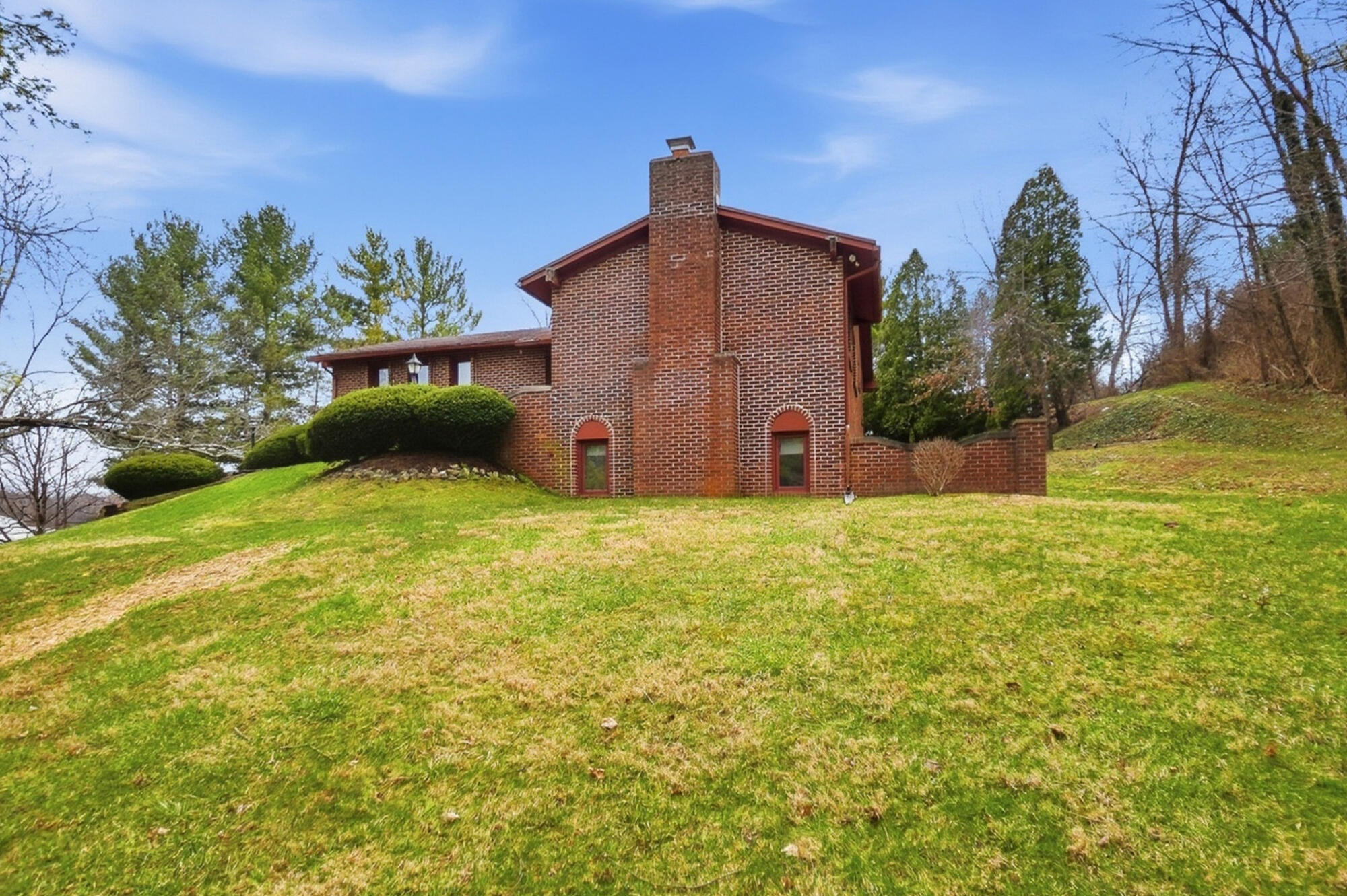 3831 Crescent Hill Road Springfield, OH 45502 - Photo 4 of 45