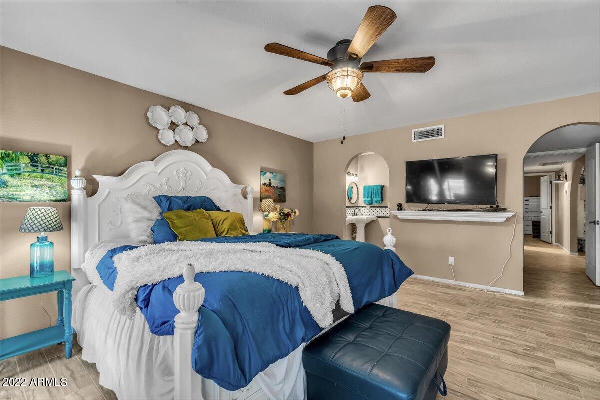 974 North Al Sieber Road Apache Junction, AZ 85119 - Photo 24 of 59 24-Master bedroom